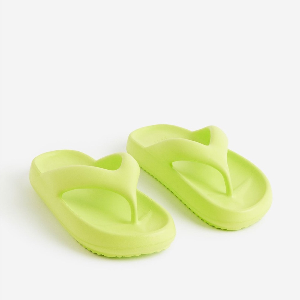Neon Flip Flops 💚